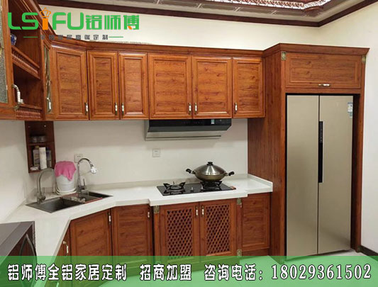 開十大全鋁家居定制加盟店一年能賺多少錢？