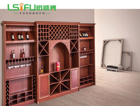 全鋁酒柜與實(shí)木酒柜哪個(gè)好？