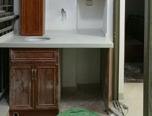 鋁師傅陽(yáng)臺(tái)落地式全鋁浴室柜裝修效果圖 鋁師傅陽(yáng)臺(tái)落地式全鋁浴室柜裝修效果圖