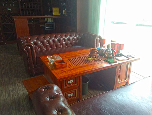 鋁師傅智能自動(dòng)燒水倒水茶幾圖片