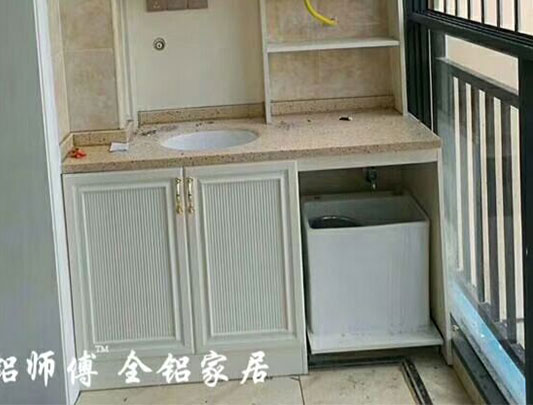 鋁師傅全鋁家具陽(yáng)臺(tái)整體浴室柜裝修效果圖 鋁師傅全鋁家具陽(yáng)臺(tái)整體浴室柜裝修效果圖