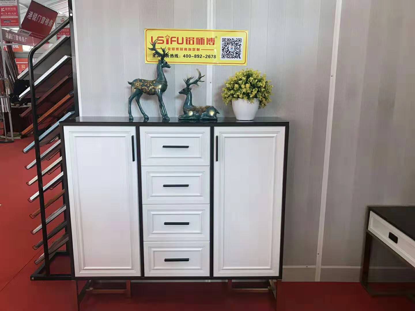 <b>你還在家門口堆鞋子？玄關(guān)這樣設(shè)計立馬高大上</b>