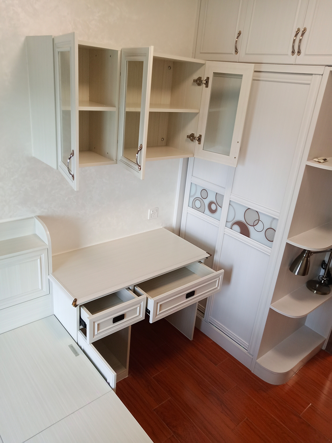 小戶型全鋁書柜和全鋁衣柜一起設(shè)計(jì)更實(shí)用！