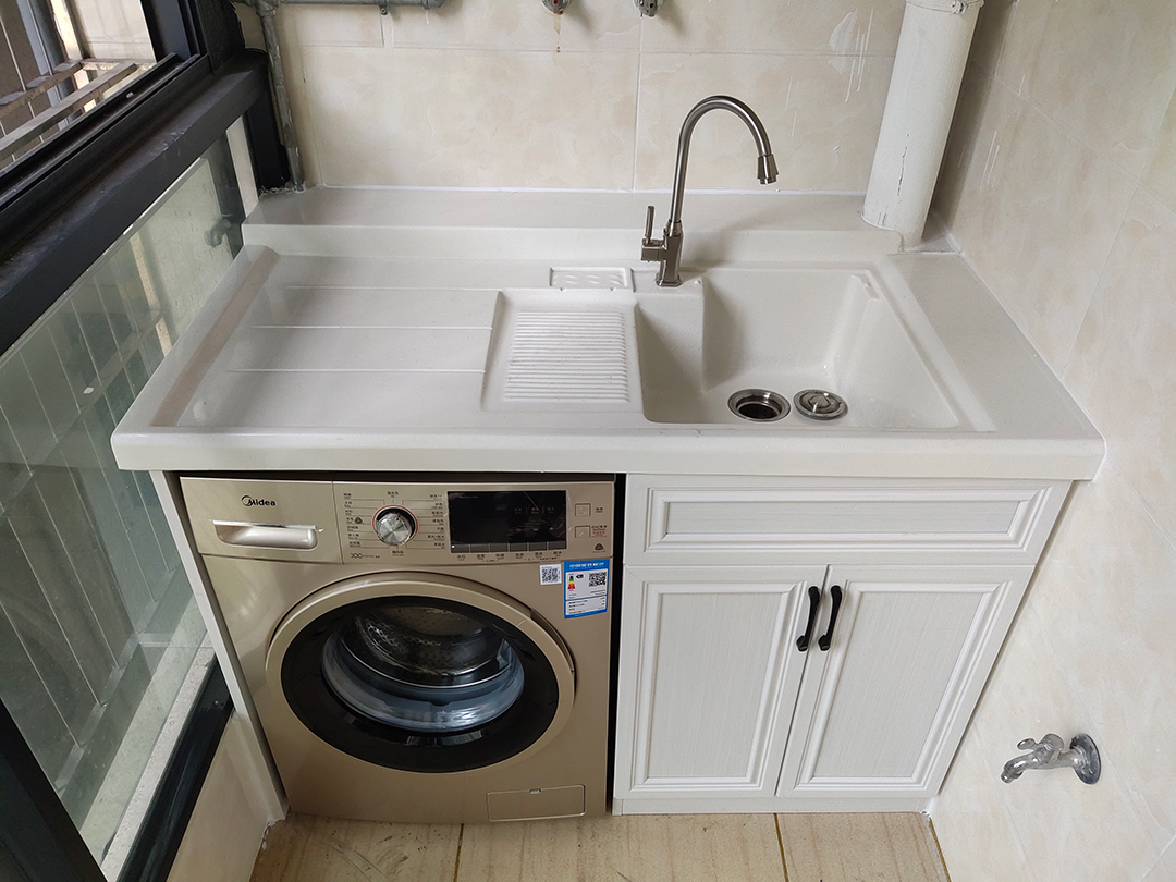 陽(yáng)臺(tái)洗衣柜定制套全鋁的，防水防潮又漂亮！