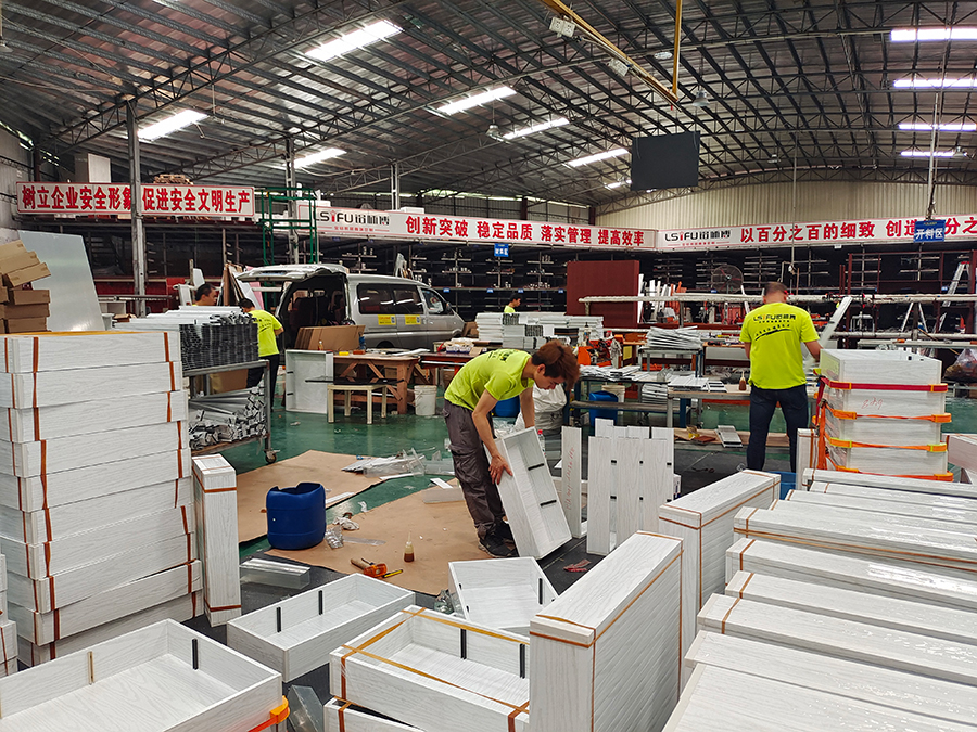 全鋁浴室柜出口工程單走一批